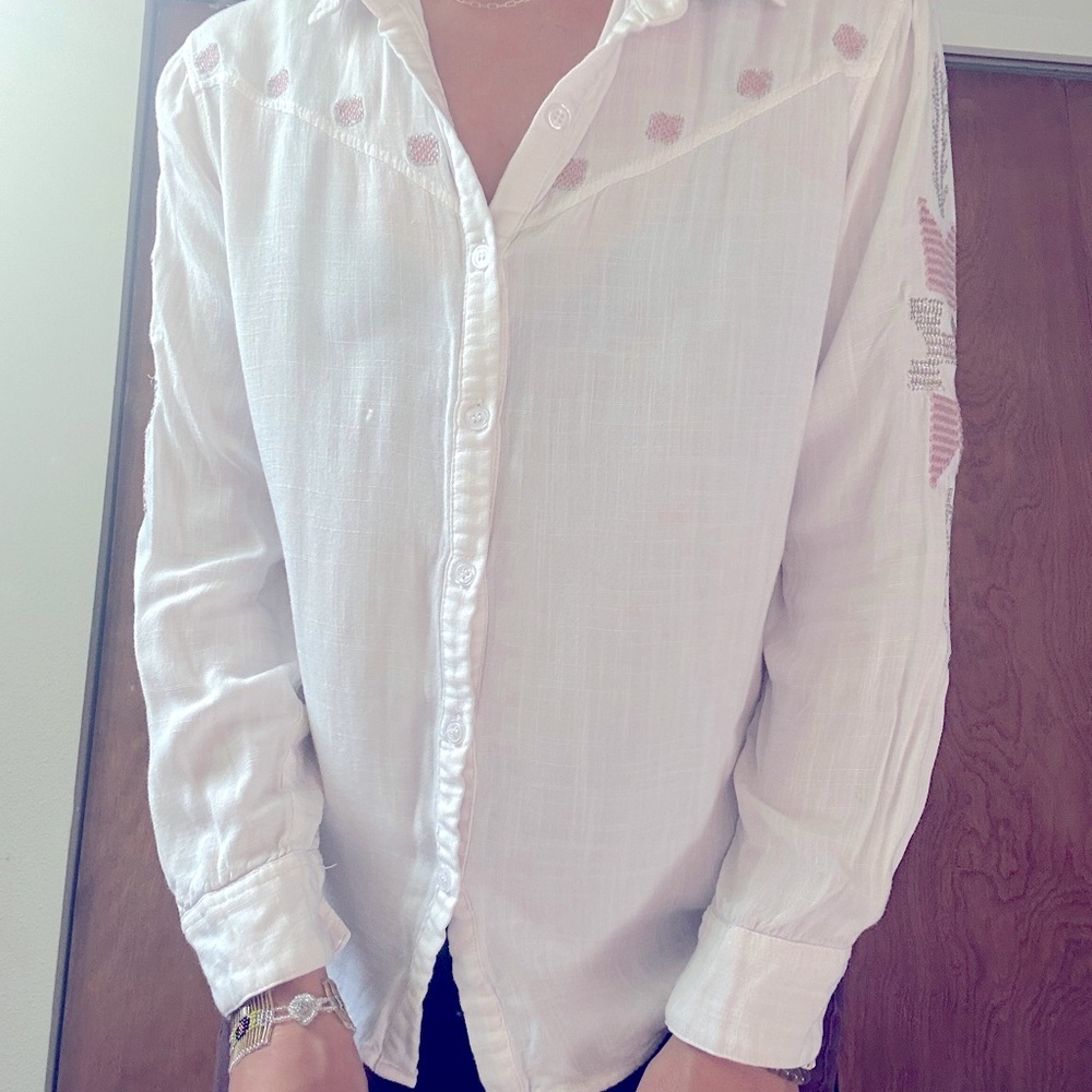 Size Sm. Collared and stitched button up.